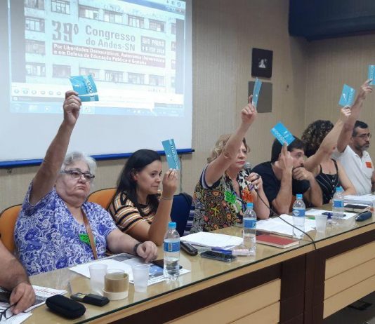 Professores da Uerj aprovam adesão à paralisação em defesa da educação e dos serviços púbicos no dia 18/03