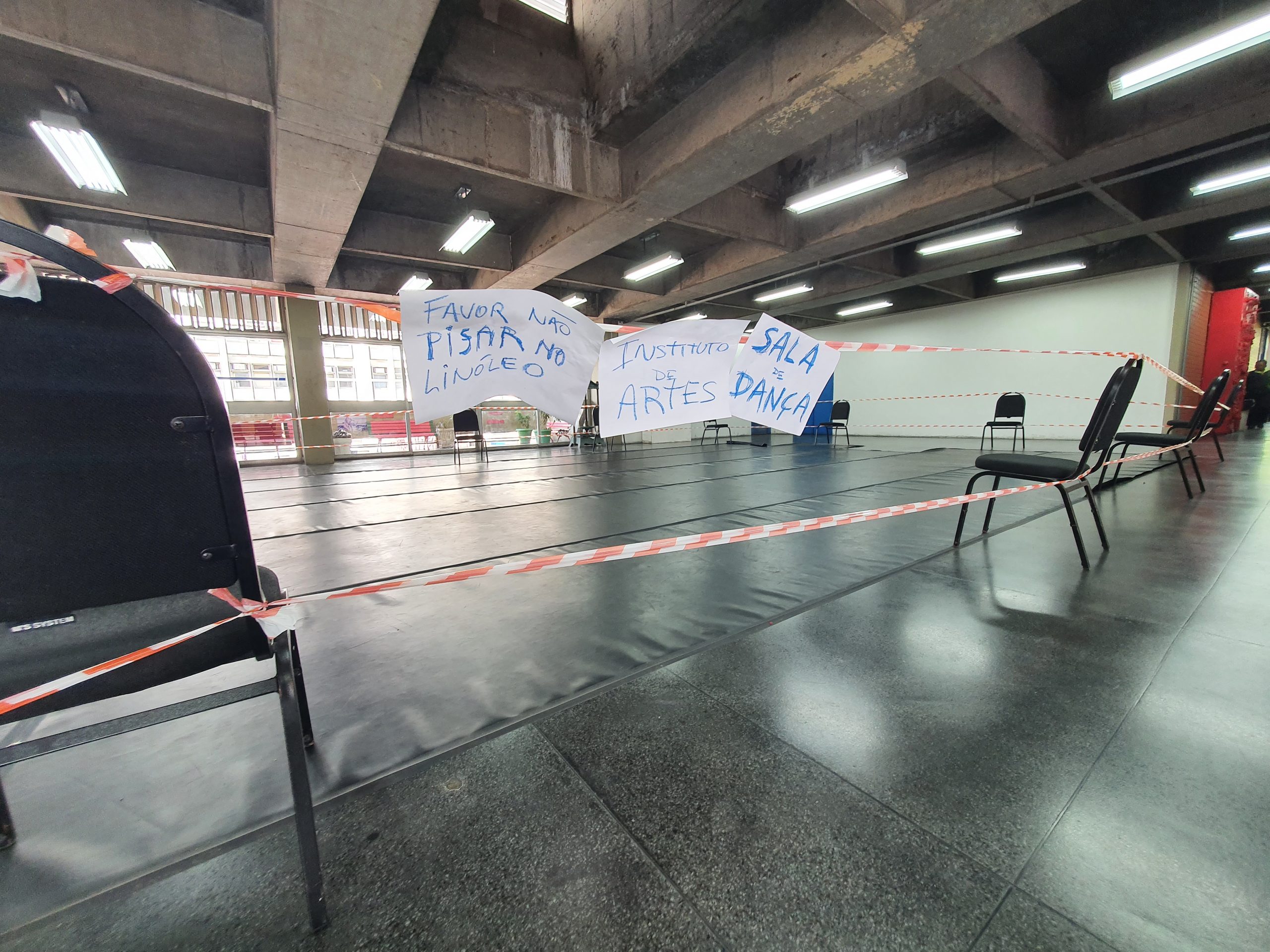 Obras interditam parte do estacionamento no Campus Maracanã - UERJ