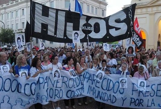 Moção de repúdio à violência contra uma militante feminista da organização argentina H.I.J.O.S