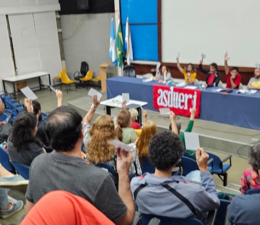 Em assembleia que mostrou crescimento da mobilização, docentes deliberam por apoio à pauta de substitutos/as e permanência da Asduerj em frentes de luta