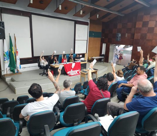 Assembleia docente define luta pelo Orçamento para 2025 como ação prioritária nos próximos meses