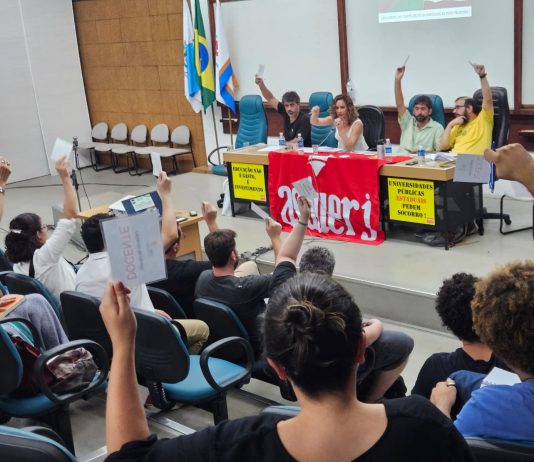 Docentes da Uerj aprovam ação civil pública pela incidência do Regime de Trabalho com DE nos triênios e mobilização por emendas na LOA e Propag