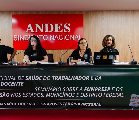Equipe técnica do Andes-SN analisa dados da Enquete Nacional sobre Condições de Trabalho e Saúde Docente durante Seminário, em Brasília